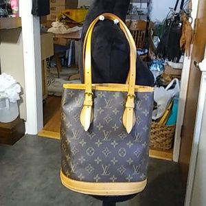 Monogram pattern Petit bucket bag